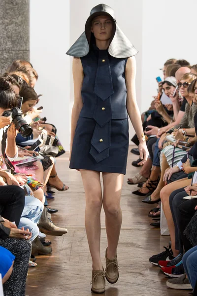 Look 11